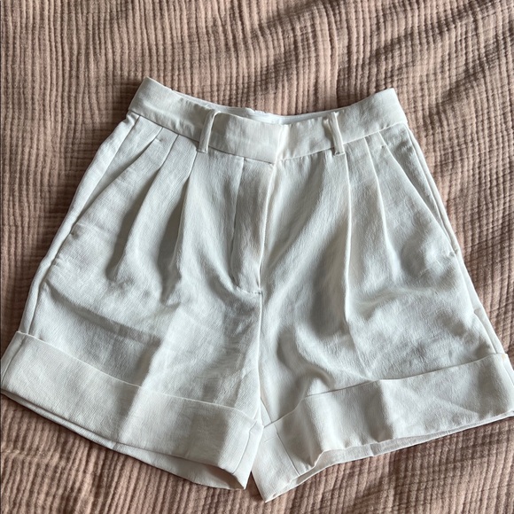 Chic white shorts - Picture 1 of 3